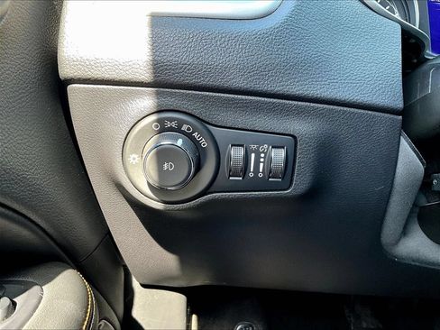 Used 2019 Jeep Compass Latitude w/ Cold Weather Group AWD/4WD image 15