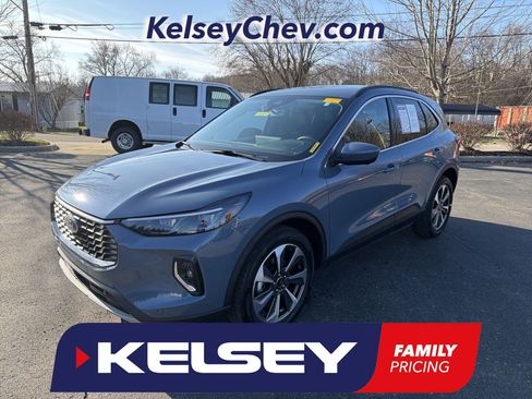 Used 2023 Ford Escape Platinum image 1