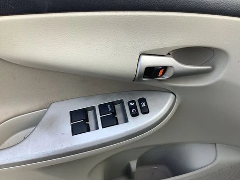 Used 2013 Toyota Corolla LE FWD image 26