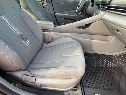 Used 2024 Hyundai Elantra SEL FWD image 10