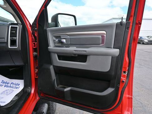 Used 2018 RAM 1500 SLT AWD/4WD image 29