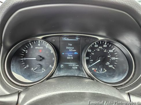 Used 2015 Nissan Rogue S AWD/4WD image 11