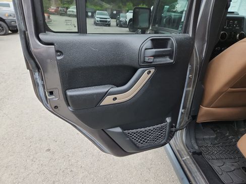 Used 2016 Jeep Wrangler Unlimited Sahara AWD/4WD image 29