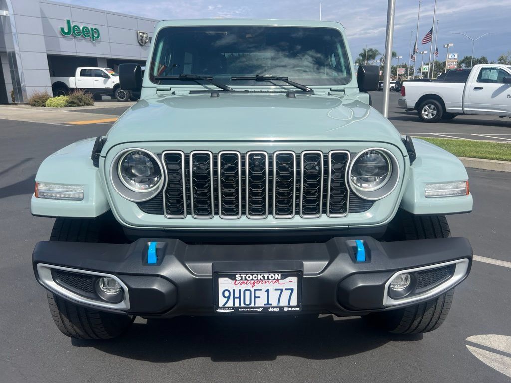 Used 2024 Jeep Wrangler Unlimited Sahara w/ Technology Group AWD/4WD image 6