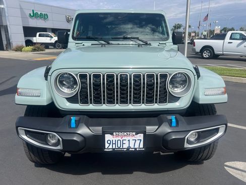 Used 2024 Jeep Wrangler Unlimited Sahara w/ Technology Group AWD/4WD image 6