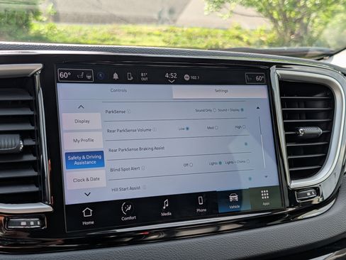 Used 2023 Chrysler Pacifica Touring-L image 23