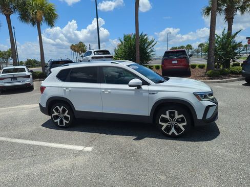 Used 2022 Volkswagen Taos SEL AWD/4WD image 2