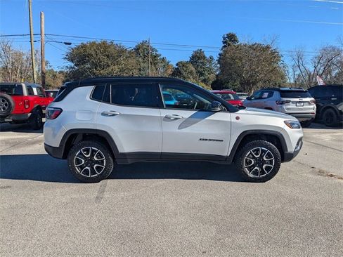 Used 2024 Jeep Compass Trailhawk image 2