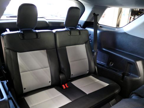 Used 2022 Ford Explorer XLT w/ Equipment Group 202A image 48