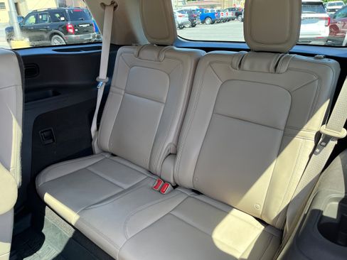 Used 2021 Lincoln Aviator Grand Touring w/ Equipment Group 301A AWD/4WD image 11