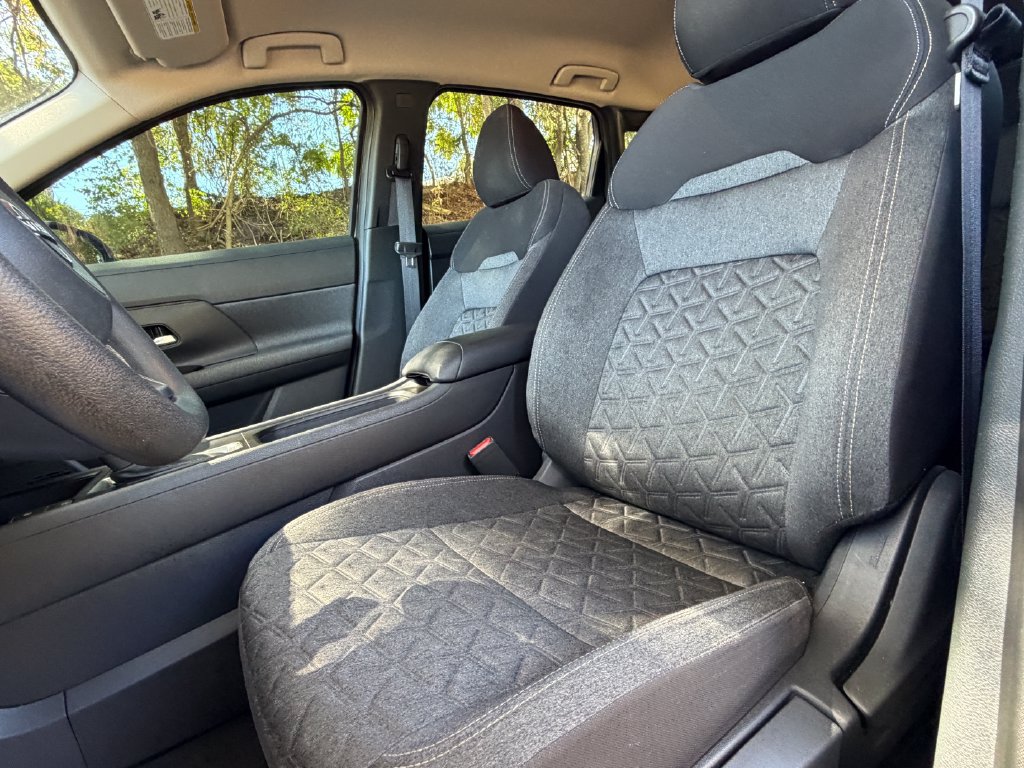 Used 2025 Nissan Kicks SV FWD image 14