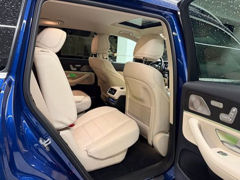 Used 2022 Mercedes-Benz GLS 450 4MATIC image 32