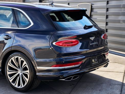 Used 2021 Bentley Bentayga image 9