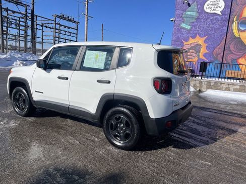 Used 2021 Jeep Renegade Sport image 3