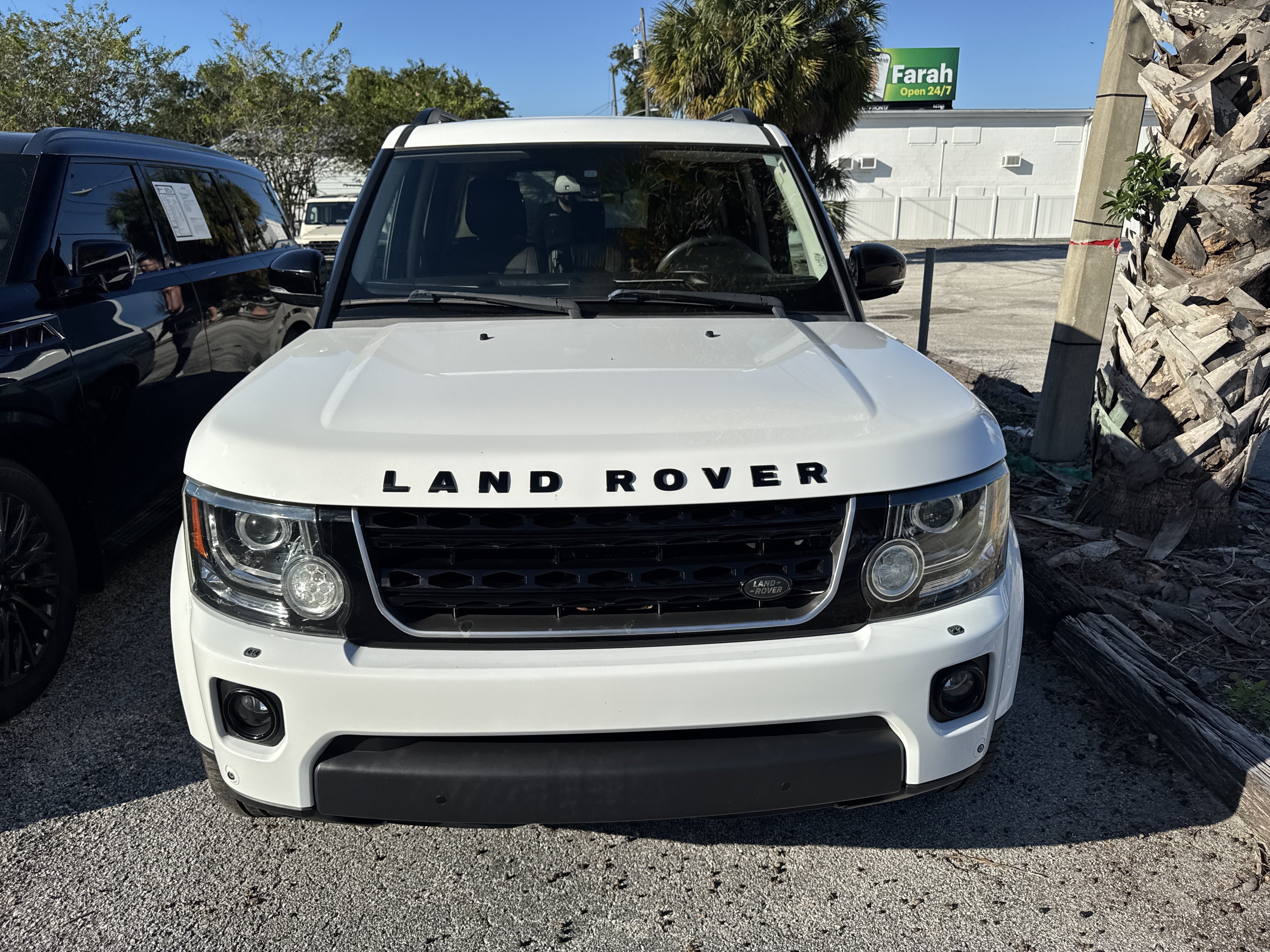 Used 2016 Land Rover LR4 HSE LUX AWD/4WD image 1