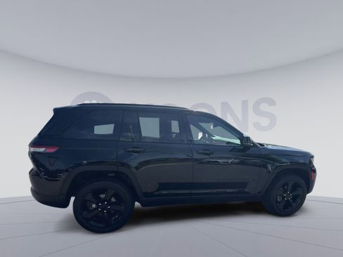 Used 2023 Jeep Grand Cherokee Altitude AWD/4WD image 12