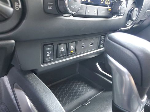 Used 2024 Nissan Frontier SL w/ Technology Package image 24