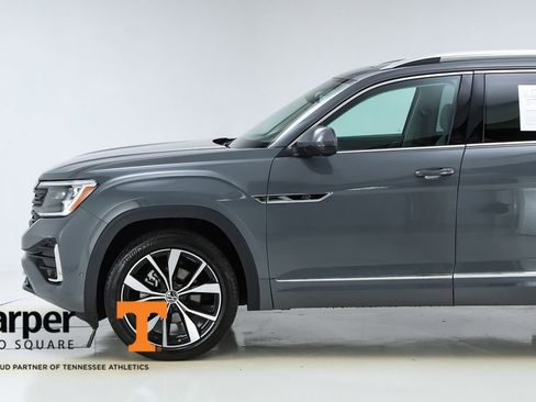 Used 2025 Volkswagen Atlas SEL Premium R-Line image 3