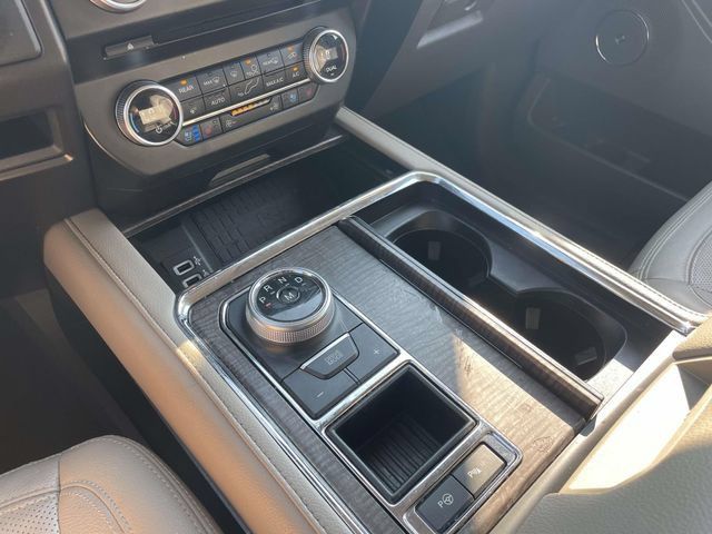 Used 2018 Ford Expedition Limited w/ Equipment Group 302A RWD image 30