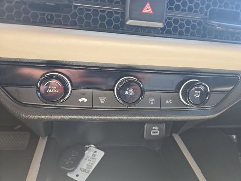 Used 2025 Honda HR-V LX image 19