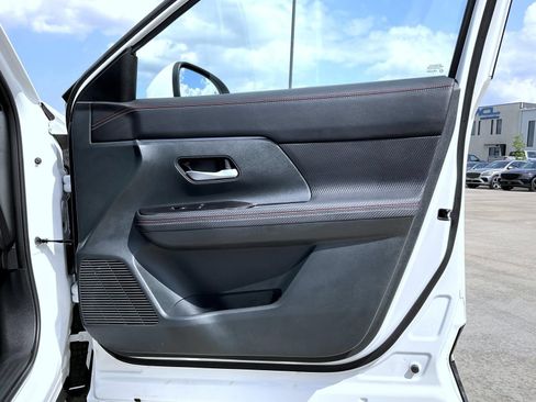 Certified 2025 Nissan Kicks SR AWD/4WD image 17