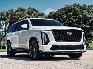 Used 2025 Cadillac Escalade ESV V AWD/4WD video 2