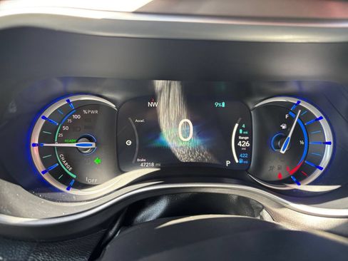 Used 2023 Chrysler Pacifica Touring-L FWD image 38