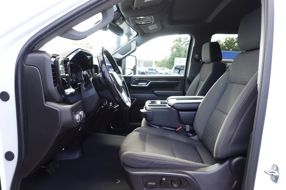 Used 2024 GMC Sierra 3500 SLE AWD/4WD image 16