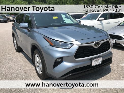 Used 2023 Toyota Highlander LE AWD/4WD image 1