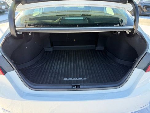 Used 2022 Toyota Camry SE image 5