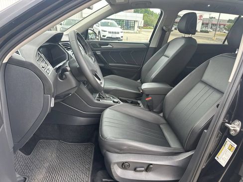 Used 2023 Volkswagen Tiguan SE w/ Panoramic Sunroof Package AWD/4WD image 13