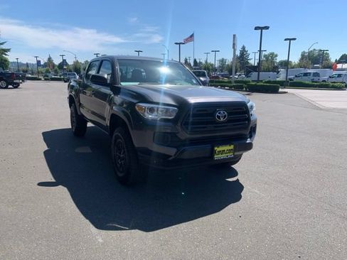 Used 2016 Toyota Tacoma SR w/ Towing Package AWD/4WD image 8