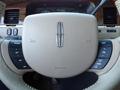 Used 2007 Lincoln Town Car Designer Series image 37