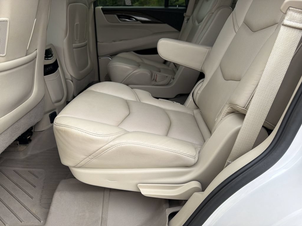 Used 2020 Cadillac Escalade Premium Luxury AWD/4WD image 17