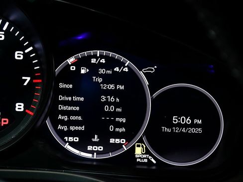 Used 2022 Porsche Cayenne Platinum Edition image 39