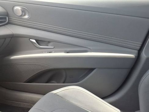 Used 2025 Hyundai Elantra Sport FWD image 27