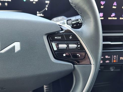 Used 2024 Kia Niro Wave image 30