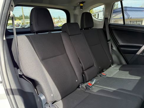 Used 2018 Toyota RAV4 XLE AWD/4WD image 33