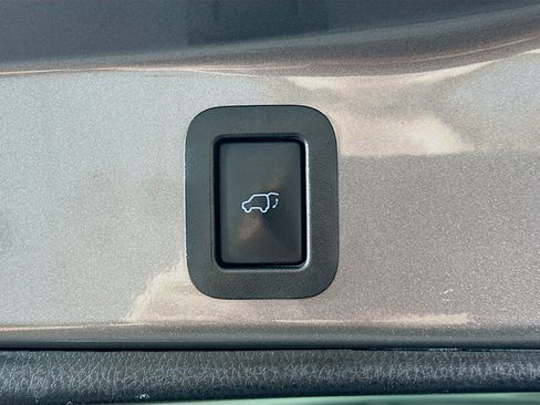 Used 2017 Toyota Highlander XLE image 30