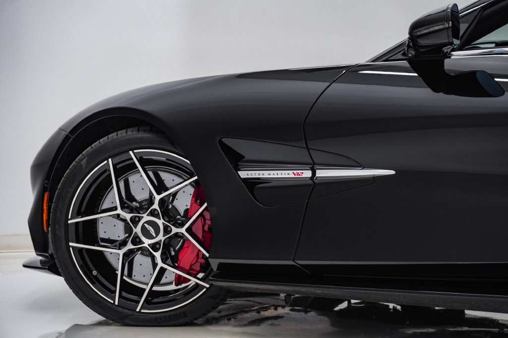 Used 2026 Aston Martin Vanquish Convertible RWD image 16