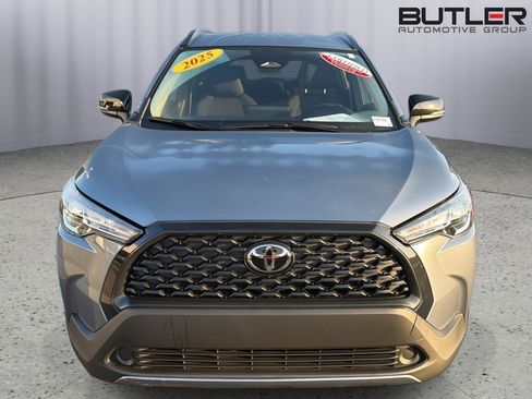 Certified 2025 Toyota Corolla Cross LE FWD image 9