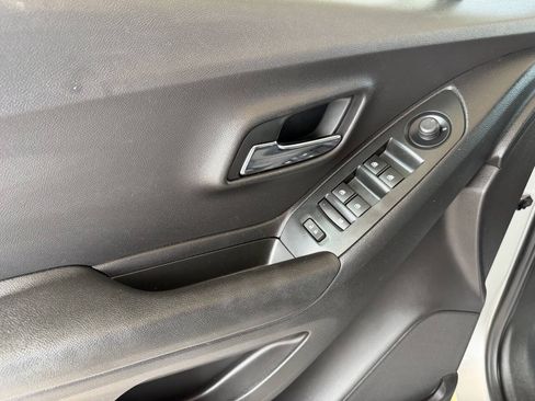 Used 2017 Chevrolet Trax LS FWD image 10