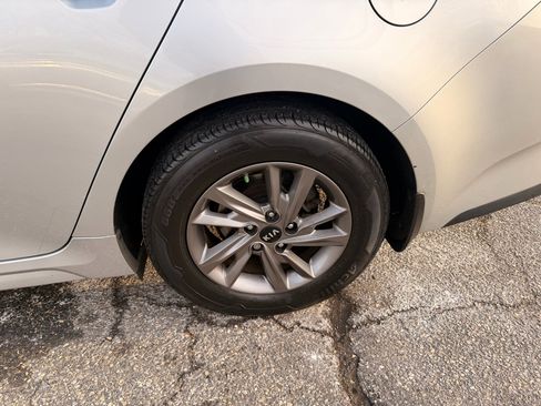 Used 2020 Kia Optima LX image 25