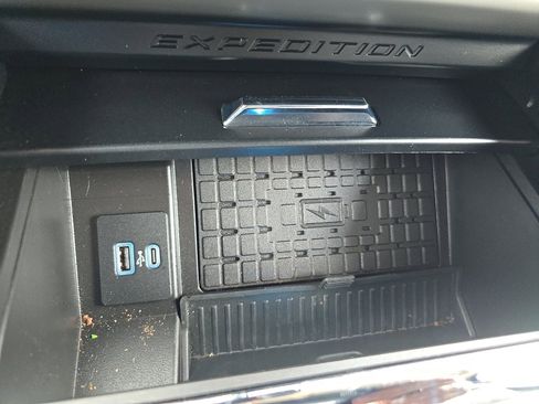 Used 2024 Ford Expedition XLT AWD/4WD image 30