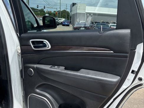 Used 2018 Jeep Grand Cherokee Overland w/ Interior Metal Package AWD/4WD image 21