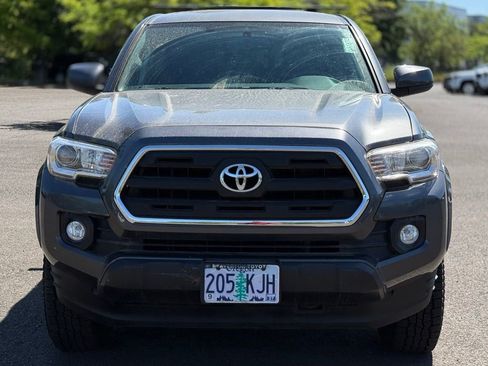 Used 2017 Toyota Tacoma SR5 w/ Tow Package AWD/4WD image 8