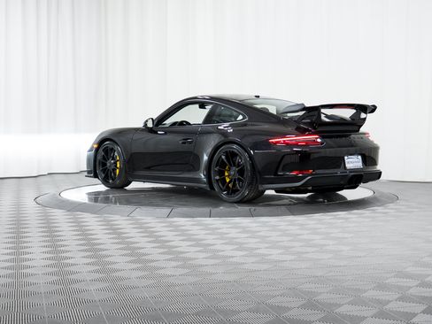 Certified 2018 Porsche 911 GT3 RWD image 42
