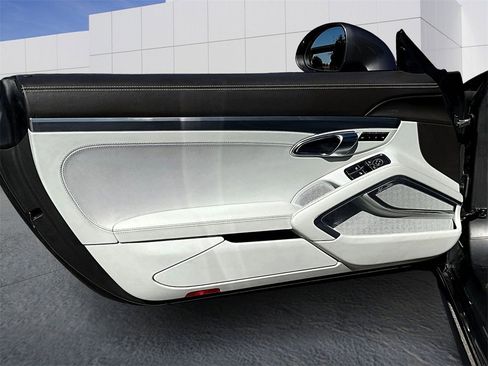 Used 2015 Porsche 911 Targa 4S image 19