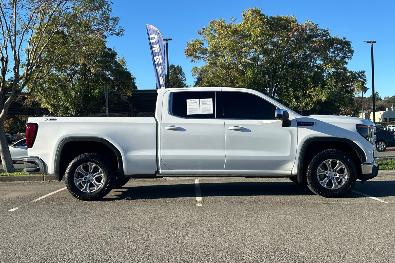 Used 2023 GMC Sierra 1500 SLE AWD/4WD image 3