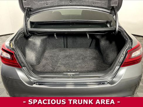 Used 2017 Nissan Altima 2.5 SR w/ Midnight Edition Package FWD image 35